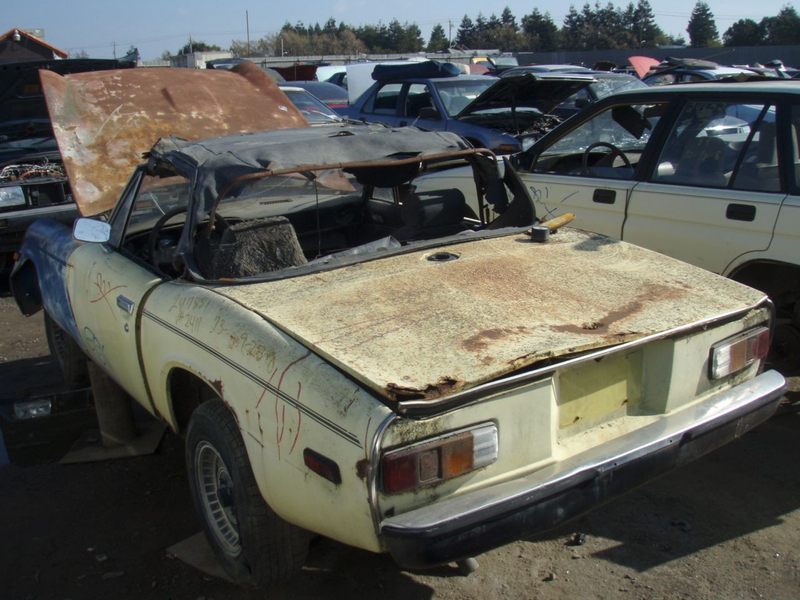 Illustration for article titled Pair Of Jensen-Healeys and Alfa Romeo GTV Provide A Change Of Pace For The Crusher